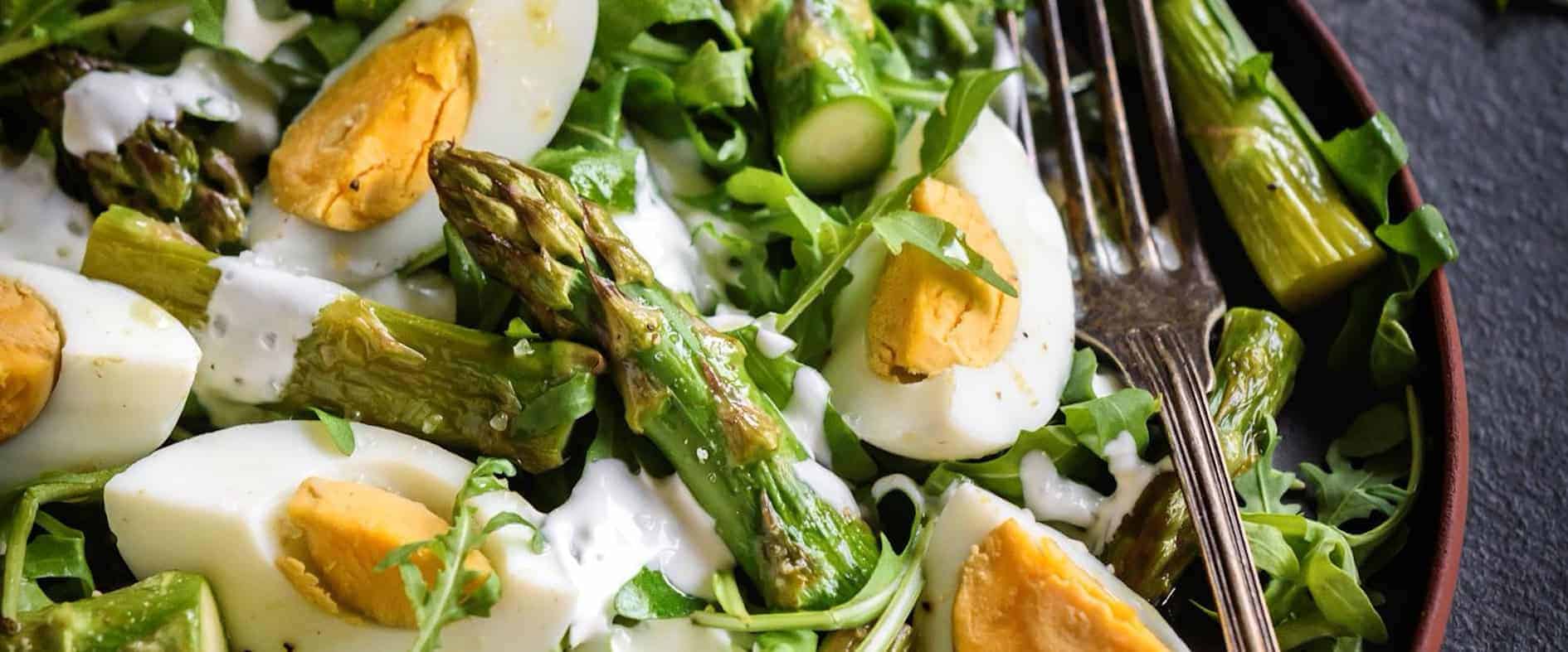 Foto zu Gegrillter Spargelsalat mit Rucola und Ei
