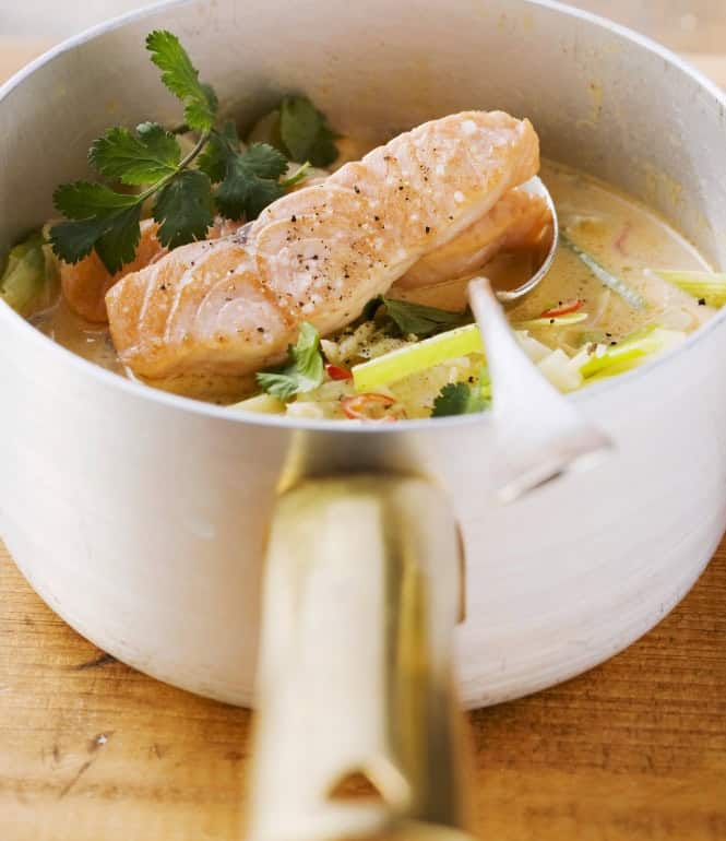 Fertiges Gericht Gemüsecurry mit Lachs