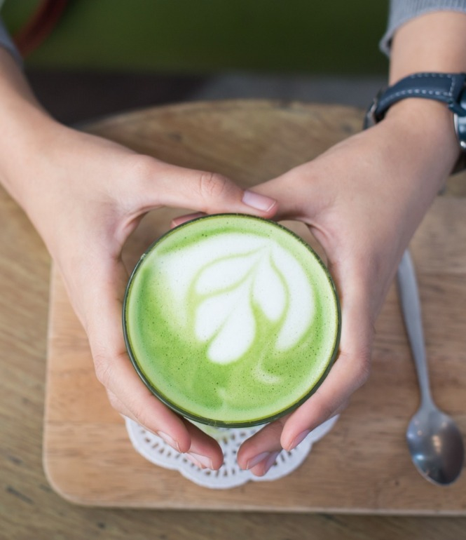 Matcha Latte genießen – japanisches Grüntee-Pulver im Trend