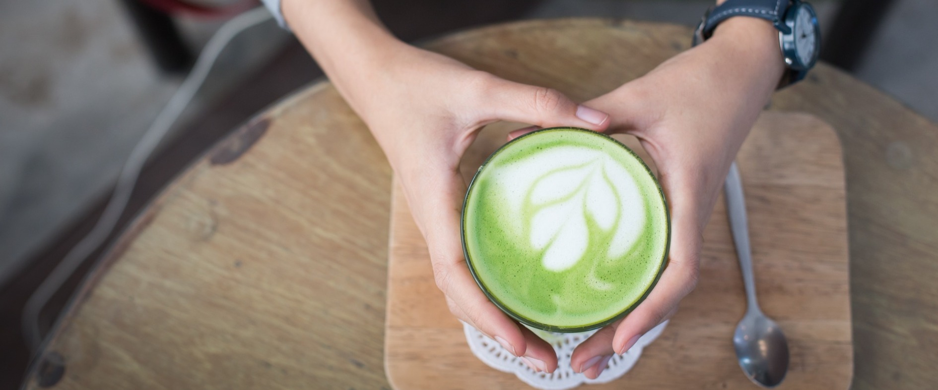 Matcha Latte genießen – japanisches Grüntee-Pulver im Trend