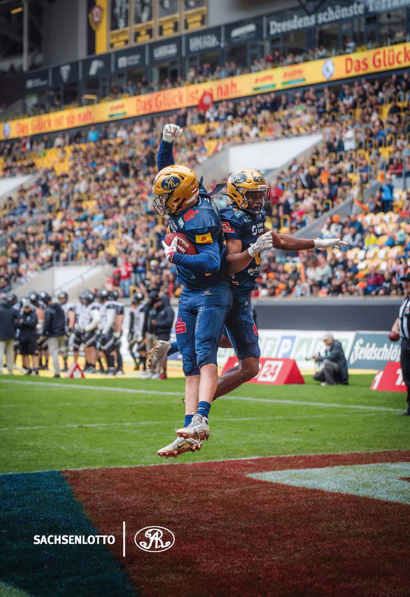 Touchdown vor riesiger Kulisse! von Leo Ziems