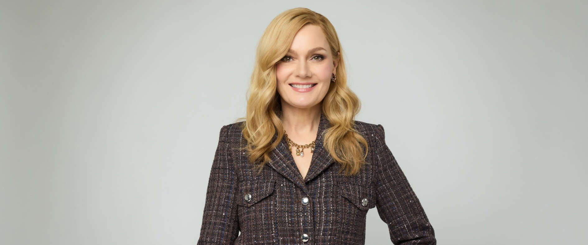 Martina Hill im Porträt zum Interview über das ARD-Live-Krimi-Dinner „Tödliches Spiel“.