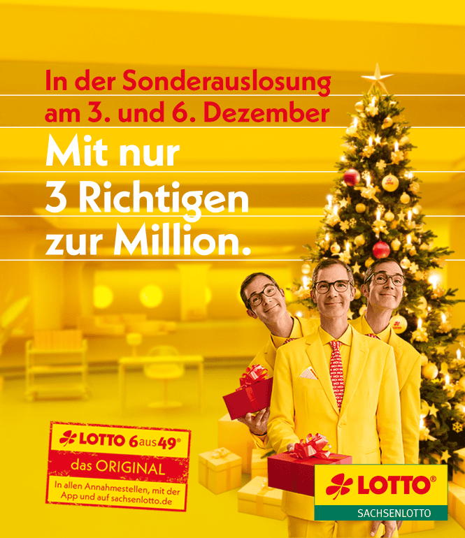 Nikolaus-Sonderauslosung LOTTO 6aus49: Mit nur 3 Richtigen zur Million – Aktionsmotiv von Sachsenlotto mit festlich geschmücktem Weihnachtsbaum und fröhlichen Männern in Gelb
