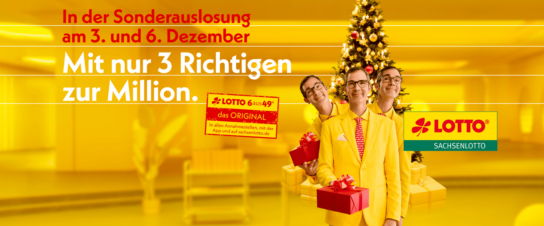 Nikolaus-Sonderauslosung LOTTO 6aus49: Mit nur 3 Richtigen zur Million – Aktionsmotiv von Sachsenlotto mit festlich geschmücktem Weihnachtsbaum und fröhlichen Männern in Gelb