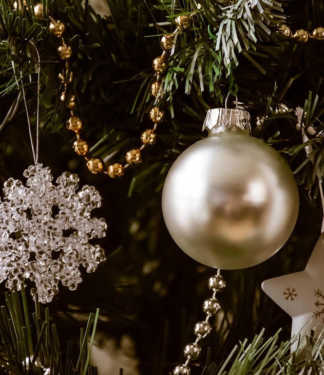 Festlicher Baumschmuck