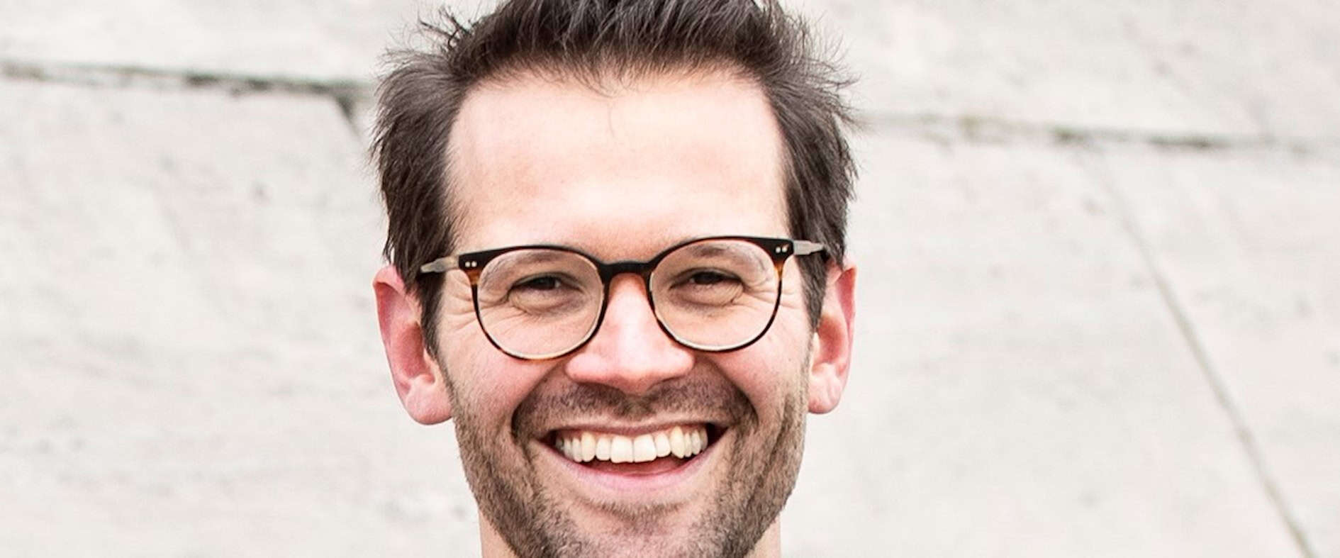 Porträt des Drehbuchautors und Regisseurs Jonas Grosch