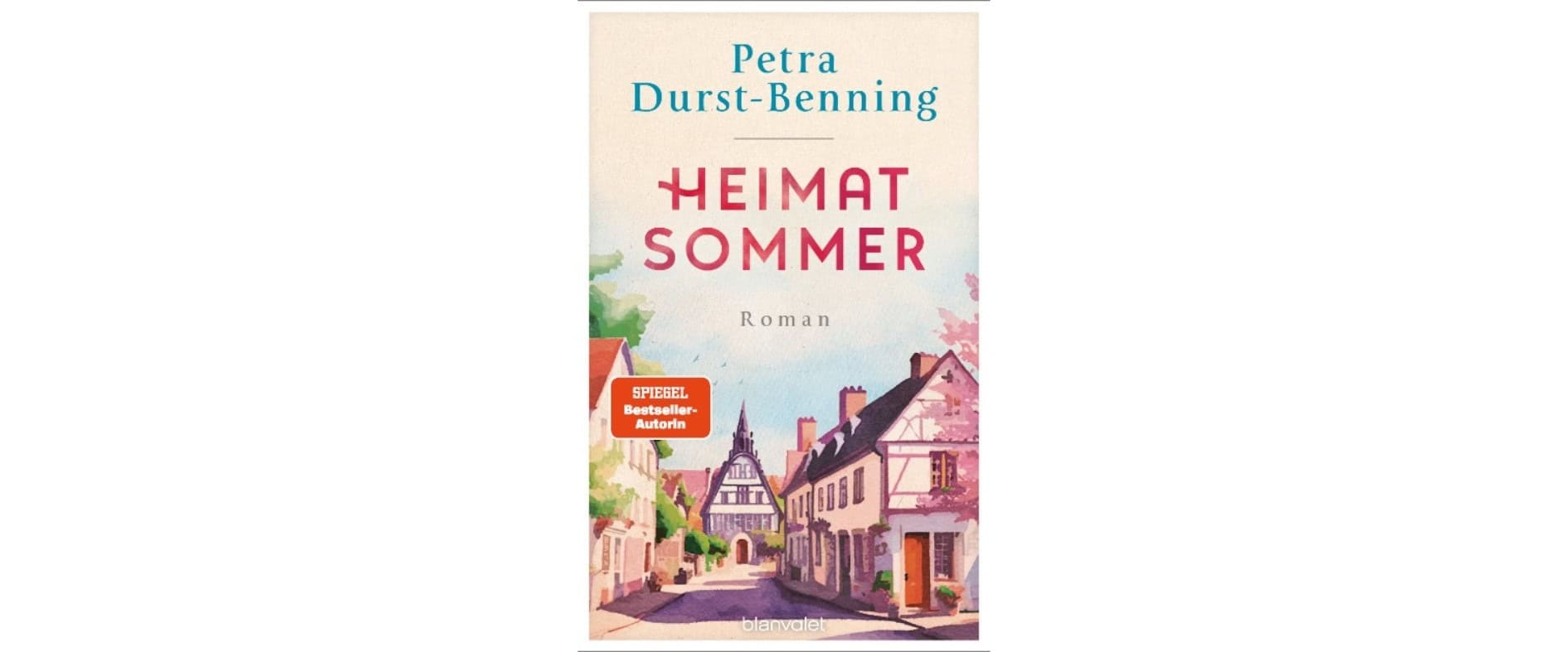 „Buchcover von ‚Heimatsommer‘ von Petra Durst-Benning: Farbige Illustration einer Dorfstraße, Titel in großer roter Schrift, Bestseller-Autorin-Siegel.“