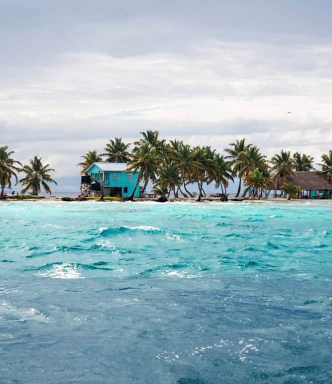 Laughing Bird Caye: Traumhafte Insel mit türkisblauem Wasser und Palmen im Belize Barrier Reef