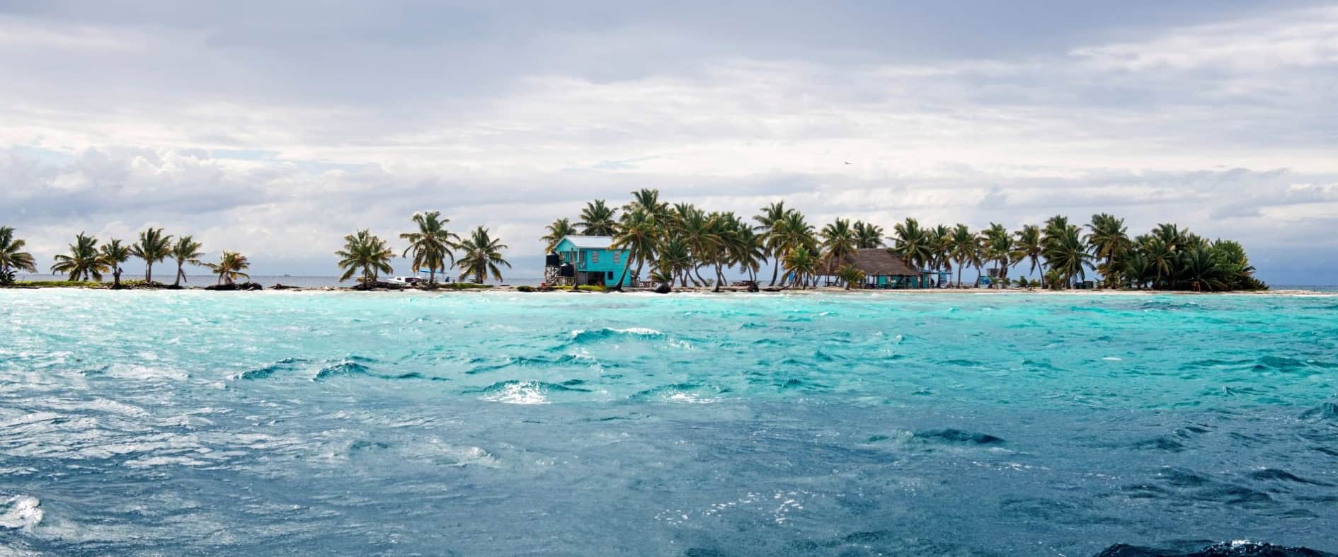 Laughing Bird Caye: Traumhafte Insel mit türkisblauem Wasser und Palmen im Belize Barrier Reef