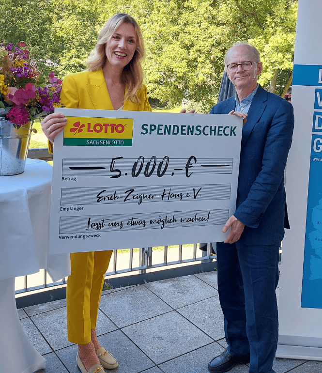 Sachsenlotto-Möglichmacherin Franziska Reichenbacher unterstützt Leipziger Netzwerk für Demokratie mit Startkapital