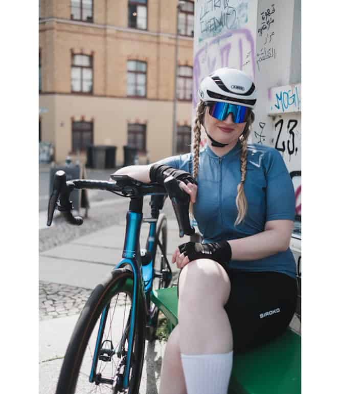 Sarah auf dem Rennrad im Interview mit WE RIDE