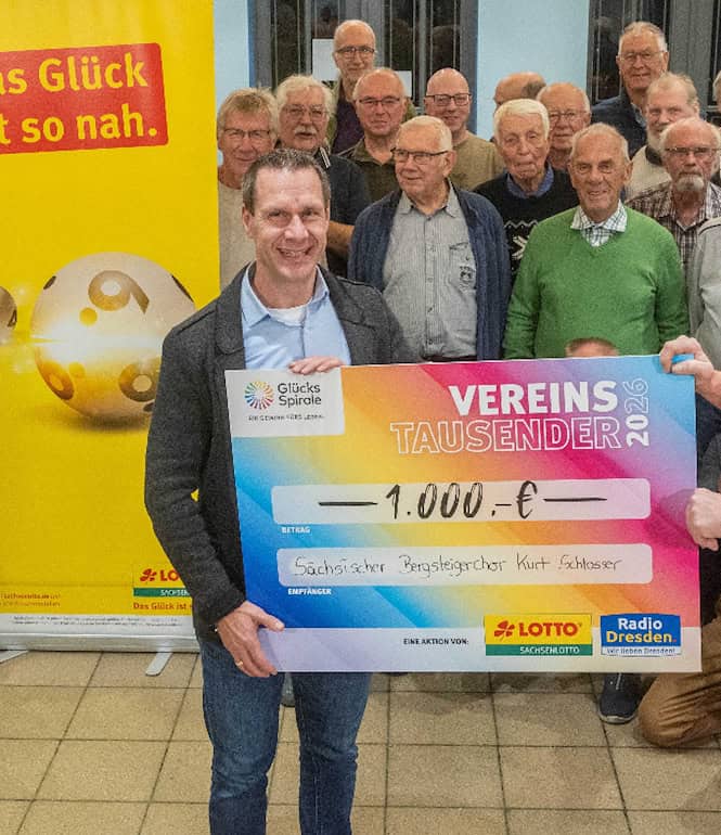 Der Sächsische Bergsteigerchor Kurt Schlosser  Dresden e.V. bekam den Vereinstausender überreicht.