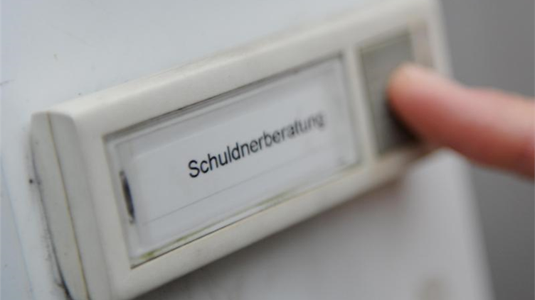 Liga fordert Ausbau der Schuldnerberatung in Sachsen