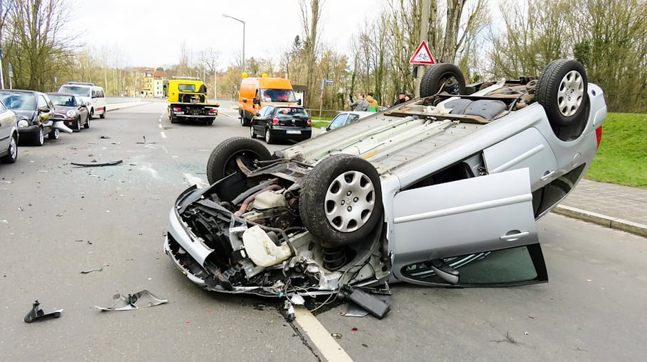 Biker bei Sturz verletzt