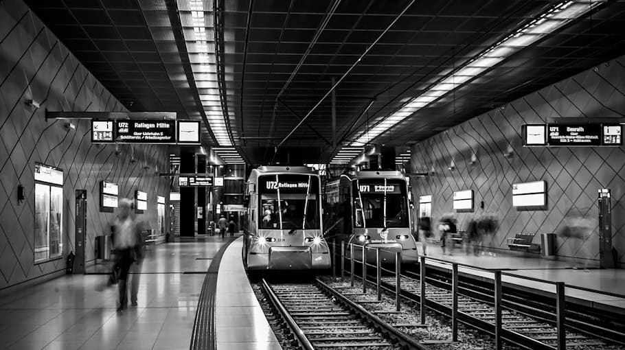 Fahrgast in Straßenbahn gestürzt