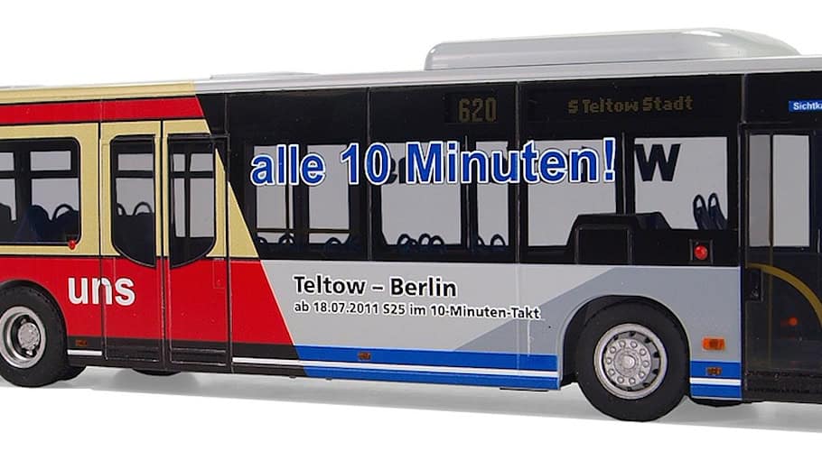 Scheiben von Bussen beschädigt