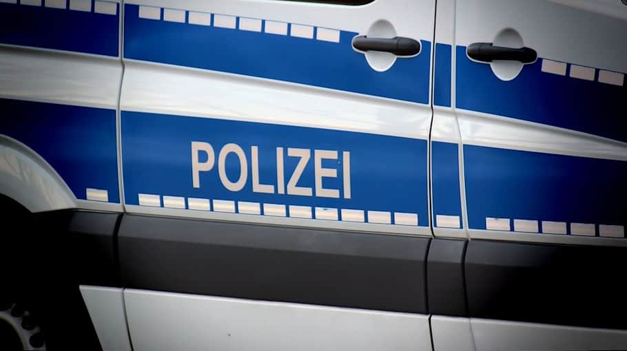 Frau schlug Mann und griff Polizisten an