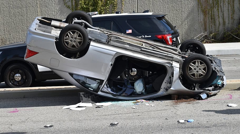 Autos brannten nach Unfall aus – fünf Verletzte