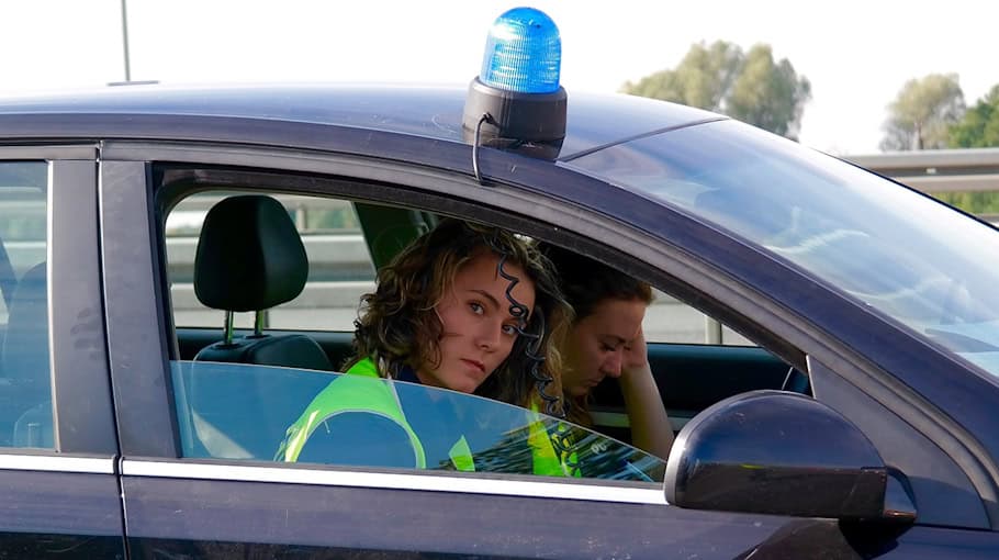 Autofahrt mit plattem Reifen endete an Ampel