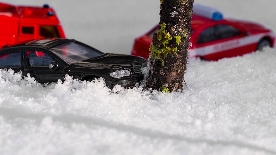 Autos kollidieren mit Rehen in Wilsdruff und Altenberg