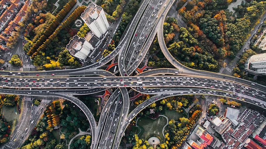 Kleintransporter auf der Autobahn umgekippt