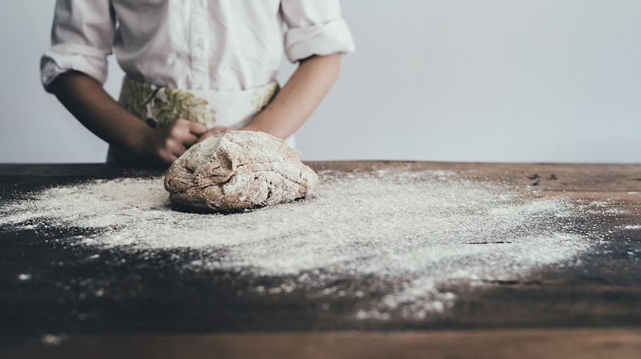 Unbekannte brechen in Bäckerei ein und stehlen 1.600 Euro Bargeld