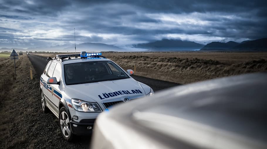 Geschwindigkeitskontrolle auf der Straße des Friedens