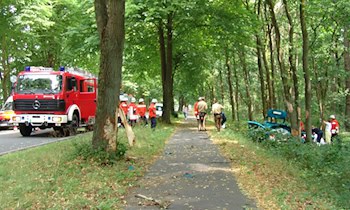 Verkehrsunfall zwischen Land Rover und Mercedes auf Friedrich-List-Straße