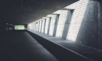 Autofahrerin flieht vor Verkehrskontrolle und gefährdet andere Autofahrer