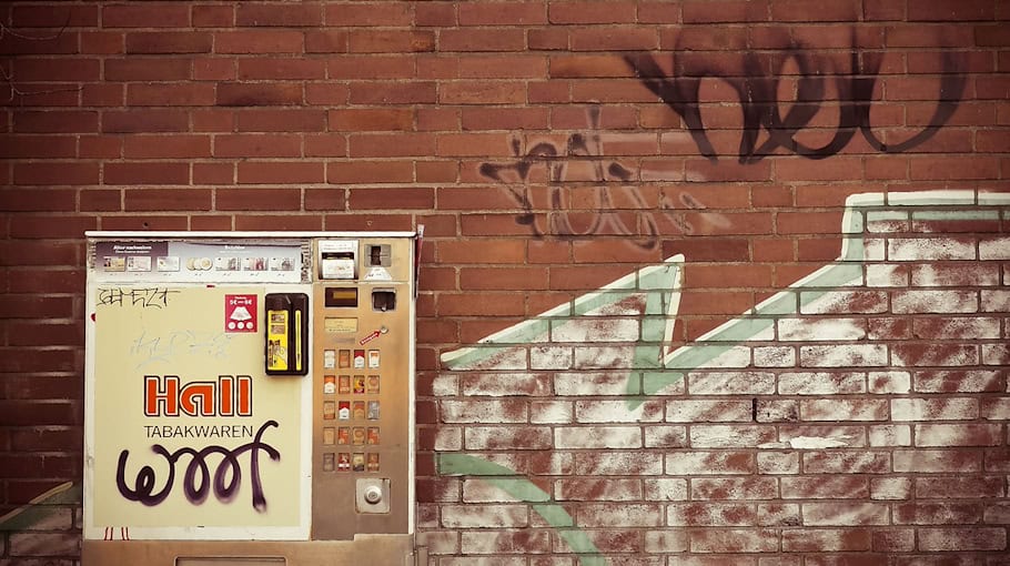 Zigarettenautomat zerstört und ausgeraubt in Baudaer Hauptstraße