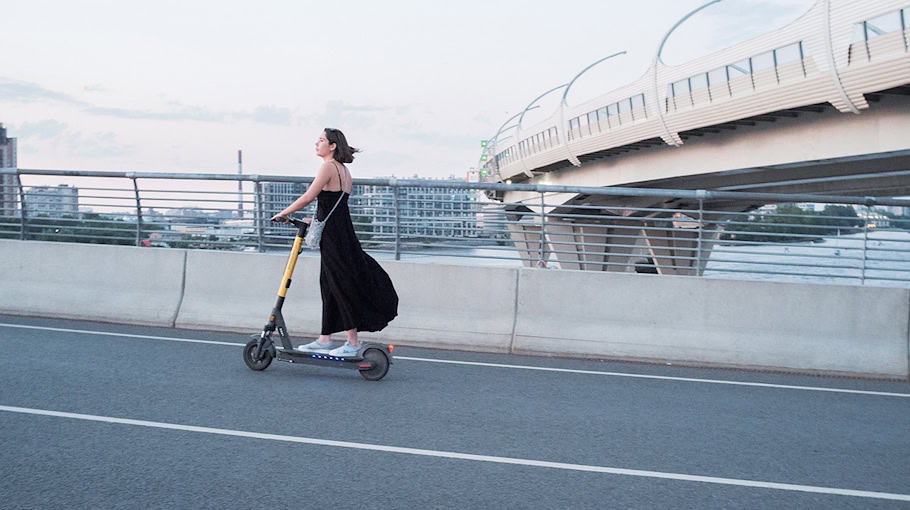 Führerschein eines E-Scooter-Fahrers nach Alkoholfahrt sichergestellt