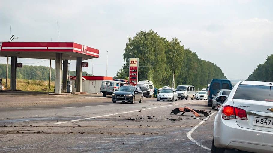 Verkehrsunfall zwischen Futtermischwagen und Pedelec