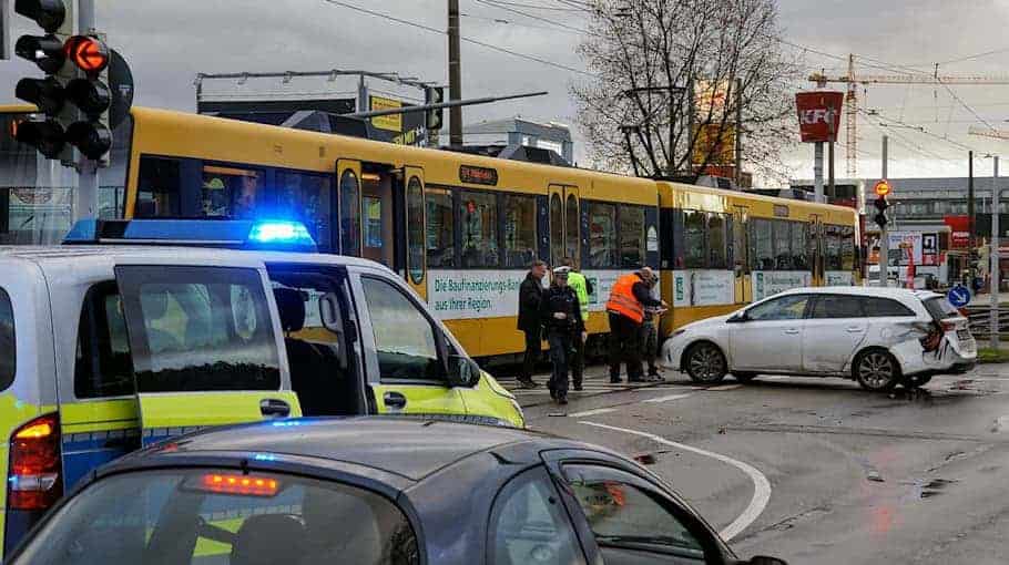 Verkehrsunfall in Chemnitz: Fußgänger leicht verletzt