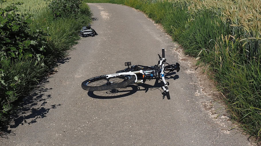 Fahrradfahrer bei Unfall auf Sachsplatz leicht verletzt