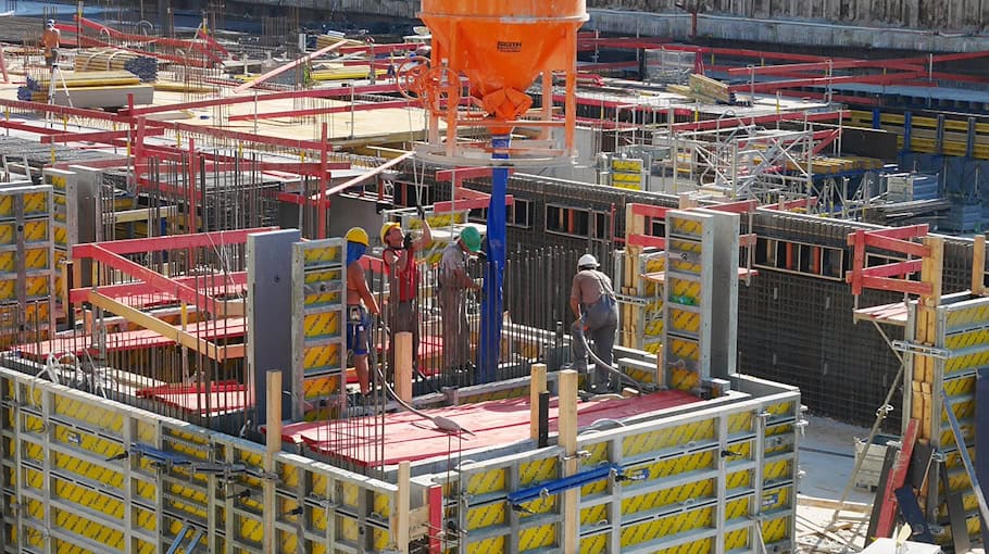 Unbekannte beschädigen Stromkasten auf Baustelle