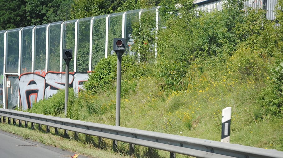 Geschwindigkeitskontrolle an der B 99 in Hagenwerder