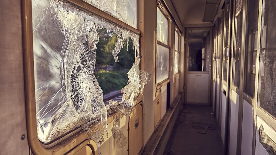 Vandalismus im Zwickauer Zentrum: Mehrere Scheiben beschädigt