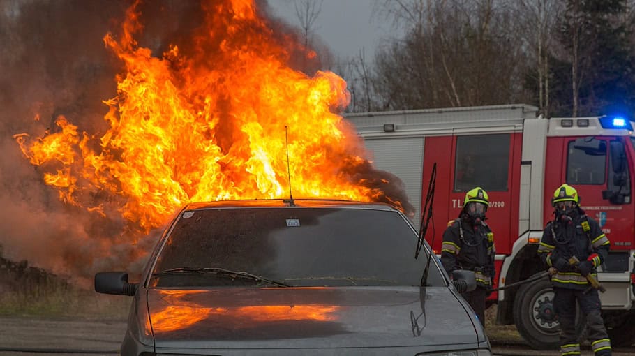 Fahrzeugbrand in Doberschütz: Ermittlungen der Kriminalpolizei