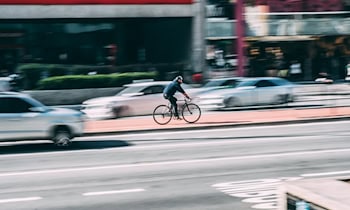 Leichtverletzter Radfahrer bei Unfall auf Cottbuser Straße