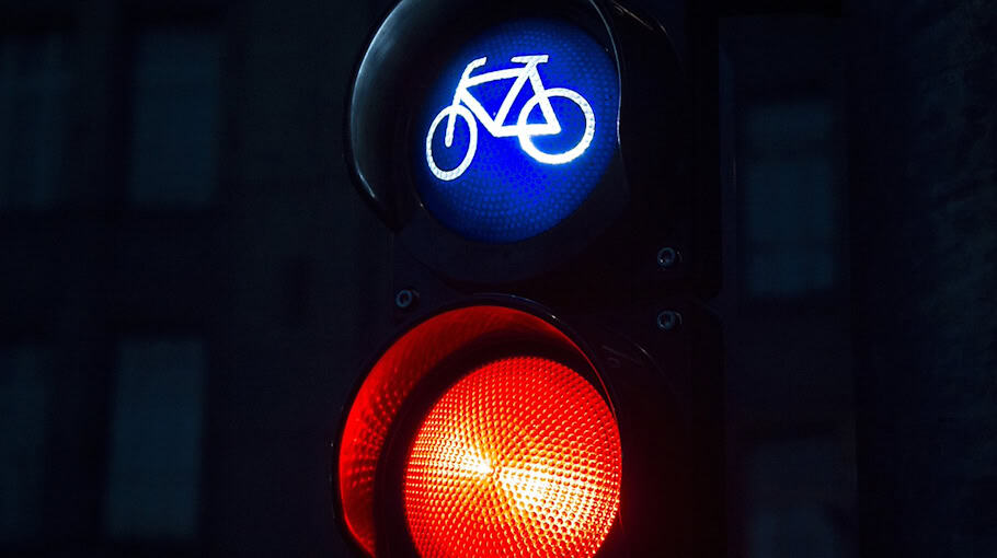 Fahrraddiebe in Neuplanitz erbeuten blaues Fahrrad