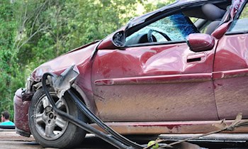 Verkehrsunfall an Kreuzung in Stadt