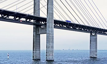 Kontrolle eines Sattelzugs auf der Autobahn A4