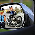 Verkehrsunfall zwischen Straßenbahn und Polizeifahrzeug