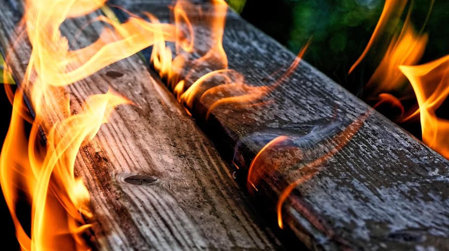 Brand von Müllcontainern in Hätteweg