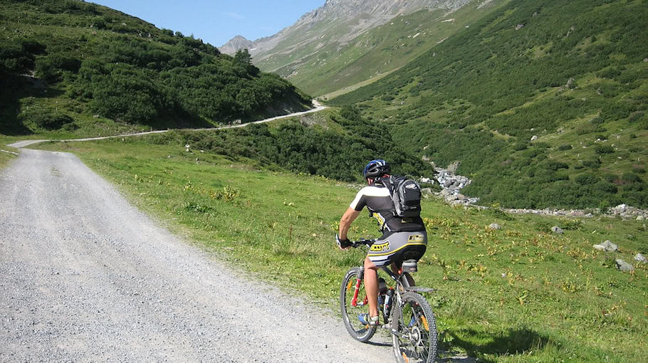 Fahrradfahrer stürzt unter Alkoholeinfluss