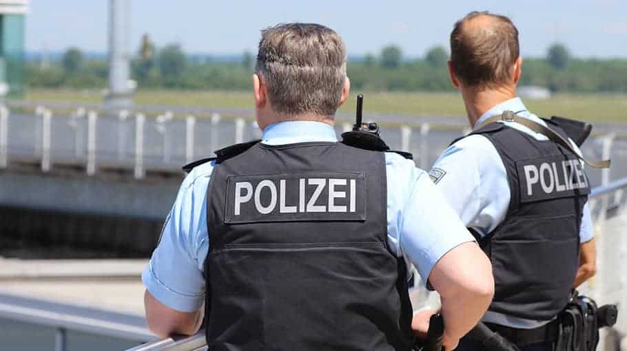 Polizei im Einsatz wegen Auseinandersetzung am Einkaufsmarkt