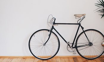 Fahrraddiebstahl im Mehrfamilienhaus an der Hans-Beimler-Straße