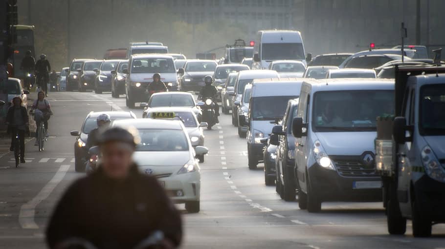 Mann fährt trotz Fahrverbot mit Opel