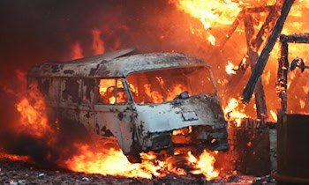 Feuerwehr Löscht Brand in Pkw-Anhänger