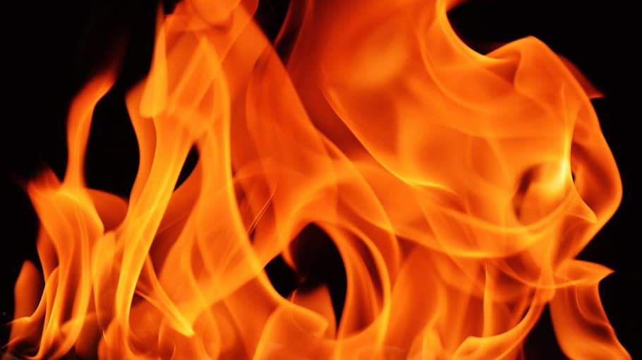 Brand auf Bahnhofstraße - Feuerwehr im Einsatz